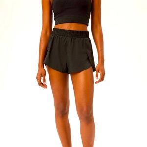 Girlfriend Collective Trail Shorts - Black - Size L